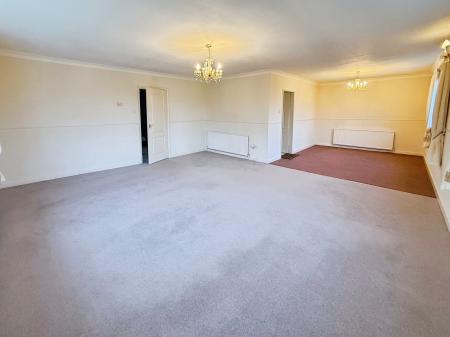 3 bedroom Detached bungalow for sale in Middlefield Lane, Gainsborough, DN21