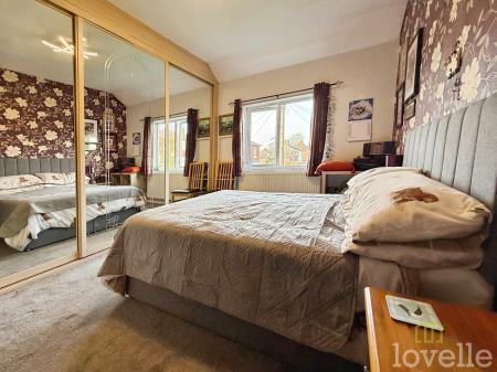 3 bedroom Terraced House for sale in Lime Tree Avenue, Gainsborough, DN21