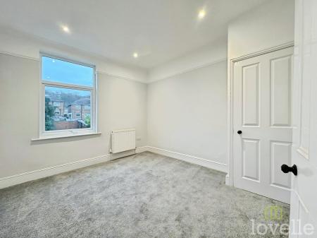 4 bedroom Semi-detached house for sale in Lea Road, Gainsborough, DN21