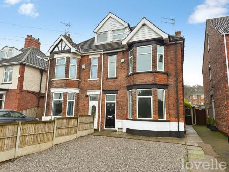 4 bedroom Semi-detached house for sale in Lea Road, Gainsborough, DN21