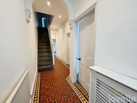 4 bedroom Semi-detached house for sale in Lea Road, Gainsborough, DN21