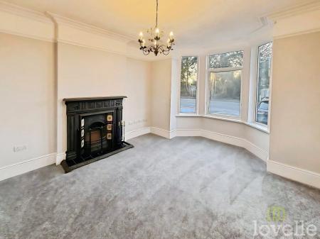 4 bedroom Semi-detached house for sale in Lea Road, Gainsborough, DN21