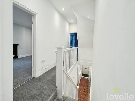 4 bedroom Semi-detached house for sale in Lea Road, Gainsborough, DN21