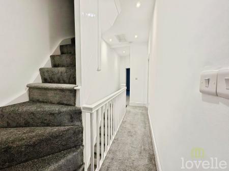 4 bedroom Semi-detached house for sale in Lea Road, Gainsborough, DN21