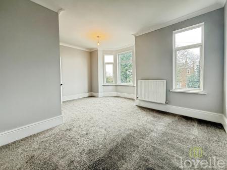 4 bedroom Semi-detached house for sale in Lea Road, Gainsborough, DN21