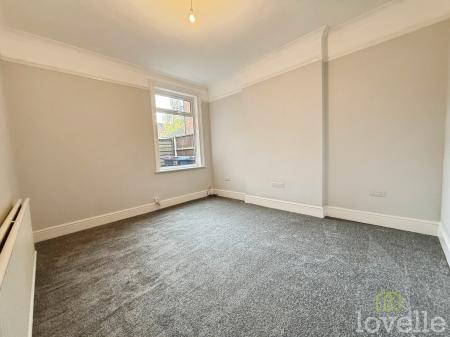 4 bedroom Semi-detached house for sale in Lea Road, Gainsborough, DN21