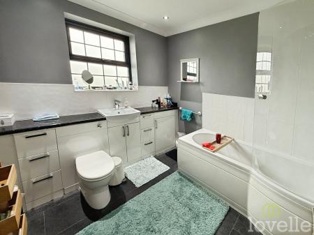 3 bedroom Semi-detached house for sale in Claythorne Drive, Gainsborough, DN21