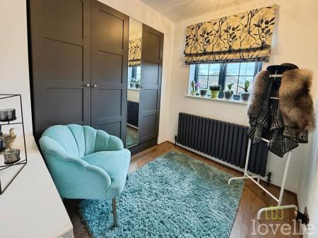 3 bedroom Semi-detached house for sale in Claythorne Drive, Gainsborough, DN21