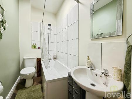 3 bedroom Terraced House for sale in Colville Terrace, Gainsborough, DN21