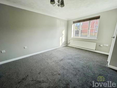 3 bedroom Semi-detached house to let in Juniper Way, Gainsborough, DN21