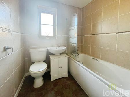 3 bedroom Semi-detached house to let in Juniper Way, Gainsborough, DN21