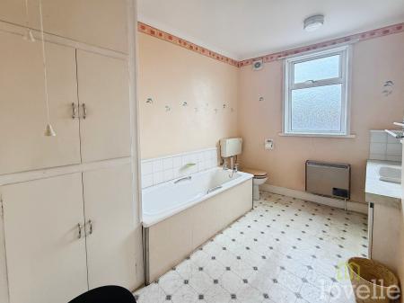 3 bedroom Terraced House for sale in Jubilee Crescent, Gainsborough, DN21