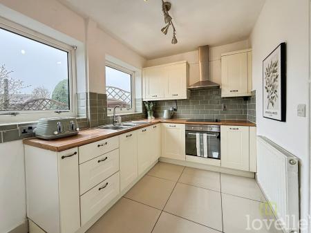 2 bedroom Semi-detached house for sale in Stockwith Road, Walkeringham, DN10