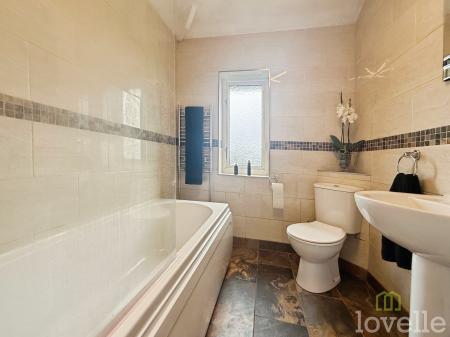 2 bedroom Semi-detached house for sale in Stockwith Road, Walkeringham, DN10