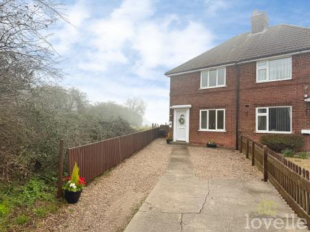 2 bedroom Semi-detached house for sale in Stockwith Road, Walkeringham, DN10