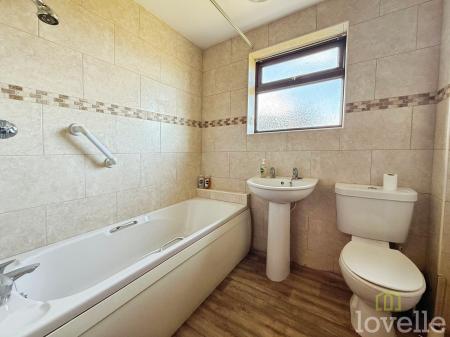 3 bedroom Detached house for sale in Meadow Rise, Lea, DN21