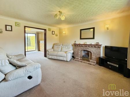 3 bedroom Detached house for sale in Meadow Rise, Lea, DN21