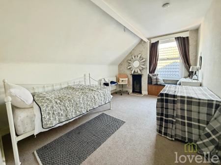 5 bedroom Semi-detached house for sale in Morton Terrace, Gainsborough, DN21