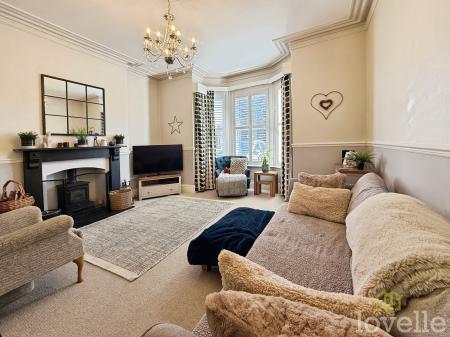 5 bedroom Semi-detached house for sale in Morton Terrace, Gainsborough, DN21