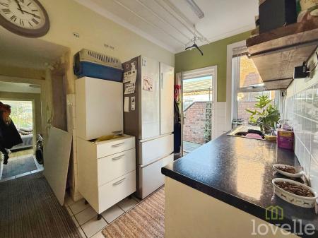 5 bedroom Semi-detached house for sale in Morton Terrace, Gainsborough, DN21