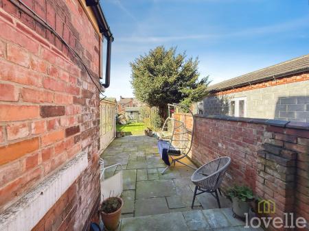 5 bedroom Semi-detached house for sale in Morton Terrace, Gainsborough, DN21