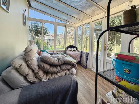 5 bedroom Semi-detached house for sale in Morton Terrace, Gainsborough, DN21