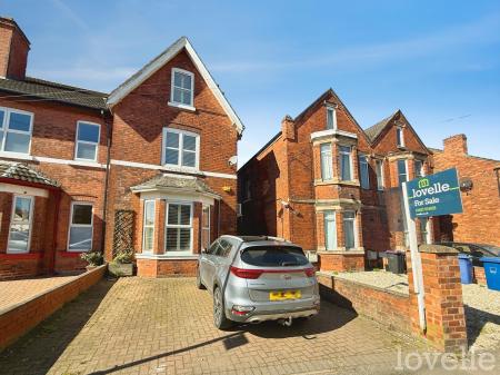 5 bedroom Semi-detached house for sale in Morton Terrace, Gainsborough, DN21