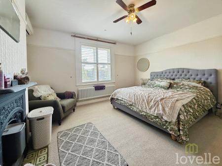 5 bedroom Semi-detached house for sale in Morton Terrace, Gainsborough, DN21