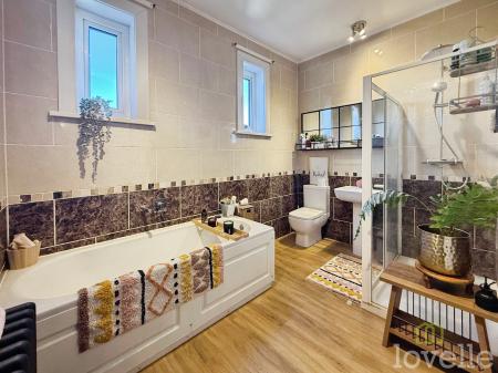 5 bedroom Semi-detached house for sale in Morton Terrace, Gainsborough, DN21