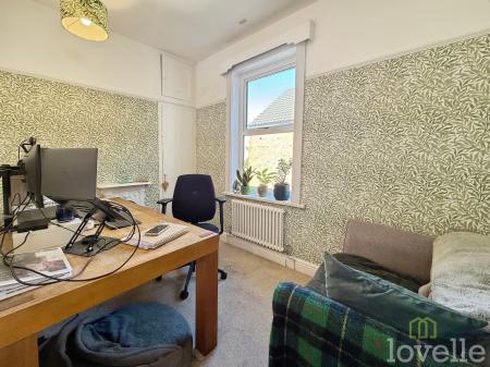 5 bedroom Semi-detached house for sale in Morton Terrace, Gainsborough, DN21