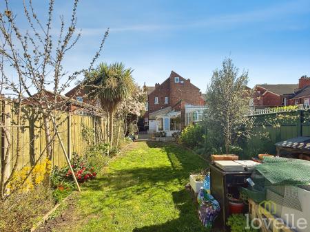 5 bedroom Semi-detached house for sale in Morton Terrace, Gainsborough, DN21