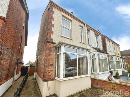 3 bedroom Semi-detached house for sale in Melrose Road, Gainsborough, DN21