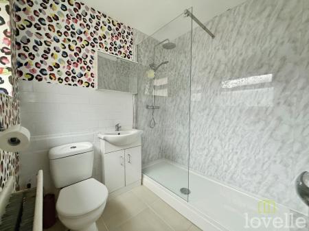 3 bedroom Semi-detached house for sale in Melrose Road, Gainsborough, DN21