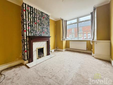 3 bedroom Semi-detached house for sale in Melrose Road, Gainsborough, DN21