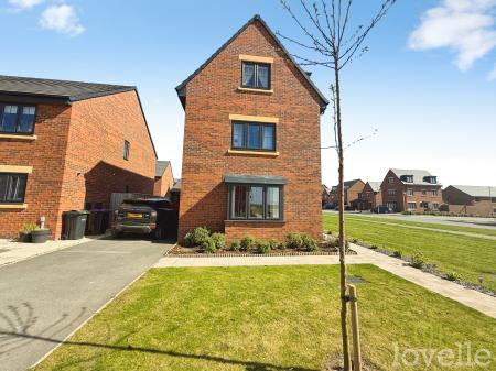 4 bedroom Detached house for sale in Foxby Mews, Gainsborough, DN21