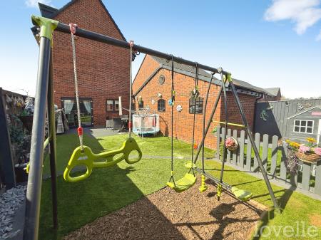4 bedroom Detached house for sale in Foxby Mews, Gainsborough, DN21