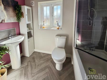 4 bedroom Detached house for sale in Foxby Mews, Gainsborough, DN21