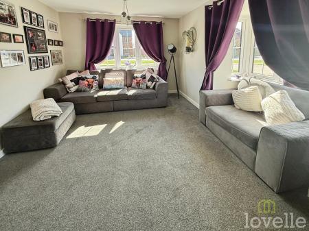 4 bedroom Detached house for sale in Foxby Mews, Gainsborough, DN21
