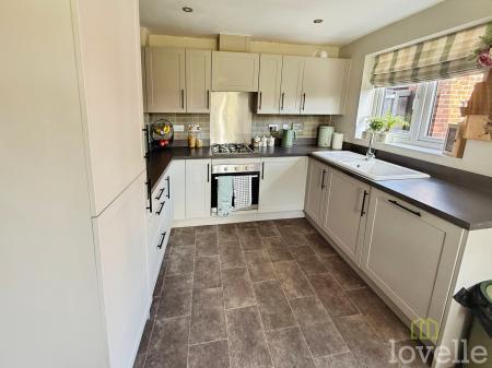 4 bedroom Detached house for sale in Foxby Mews, Gainsborough, DN21