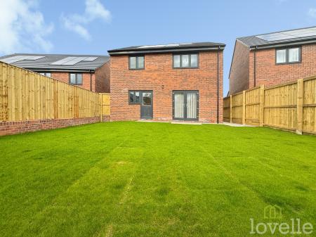 4 bedroom Detached house to let in Mary Ann Evans Way, Gainsborough, DN21