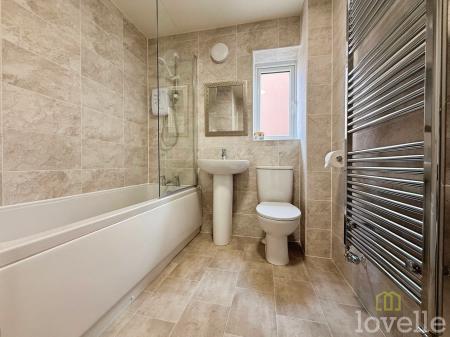 4 bedroom Detached house to let in Mary Ann Evans Way, Gainsborough, DN21