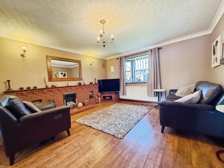 4 bedroom Detached house for sale in Priory Way, Lea, DN21
