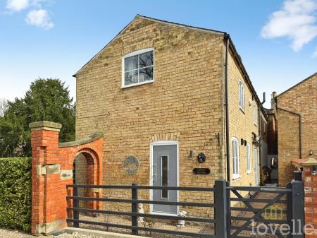 3 bedroom Semi-detached house for sale in High Street, Willingham by Stow, DN21