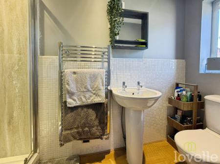 3 bedroom Semi-detached house for sale in Ling Drive, Gainsborough, DN21