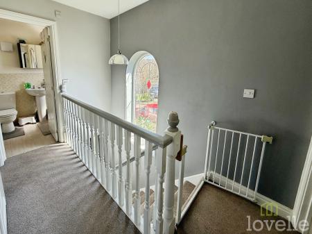 3 bedroom Semi-detached house for sale in Ling Drive, Gainsborough, DN21