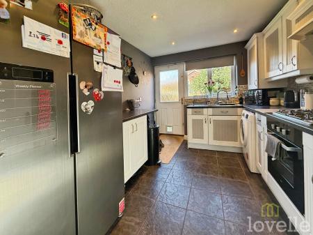 3 bedroom Semi-detached house for sale in Ling Drive, Gainsborough, DN21