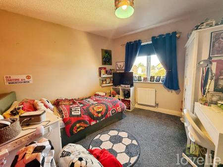 3 bedroom Semi-detached house for sale in Ling Drive, Gainsborough, DN21