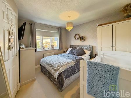 3 bedroom Semi-detached house for sale in Ling Drive, Gainsborough, DN21