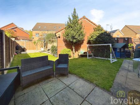 3 bedroom Semi-detached house for sale in Ling Drive, Gainsborough, DN21