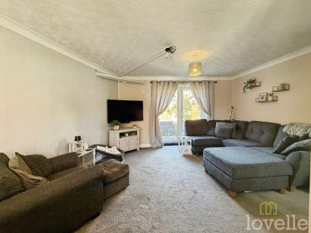 3 bedroom Semi-detached house for sale in Ling Drive, Gainsborough, DN21